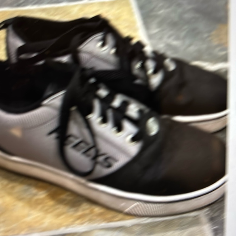 HEELYS SKATE SHOE
Size 7